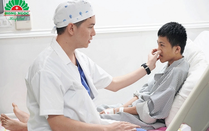 nguoi han gan nhung vet thuong cho benh nhan di tat