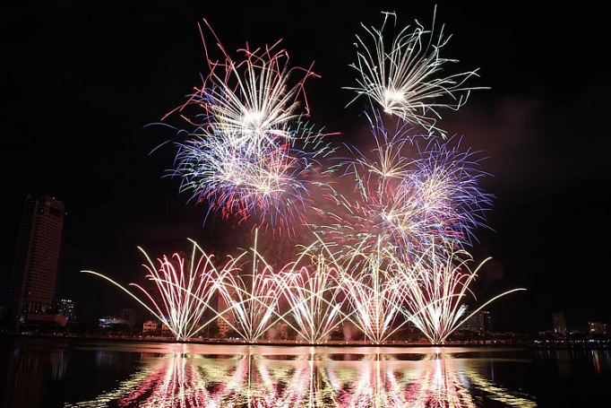 thang 6 da nang tung bung voi phao hoa va nhieu hoat dong hap dan