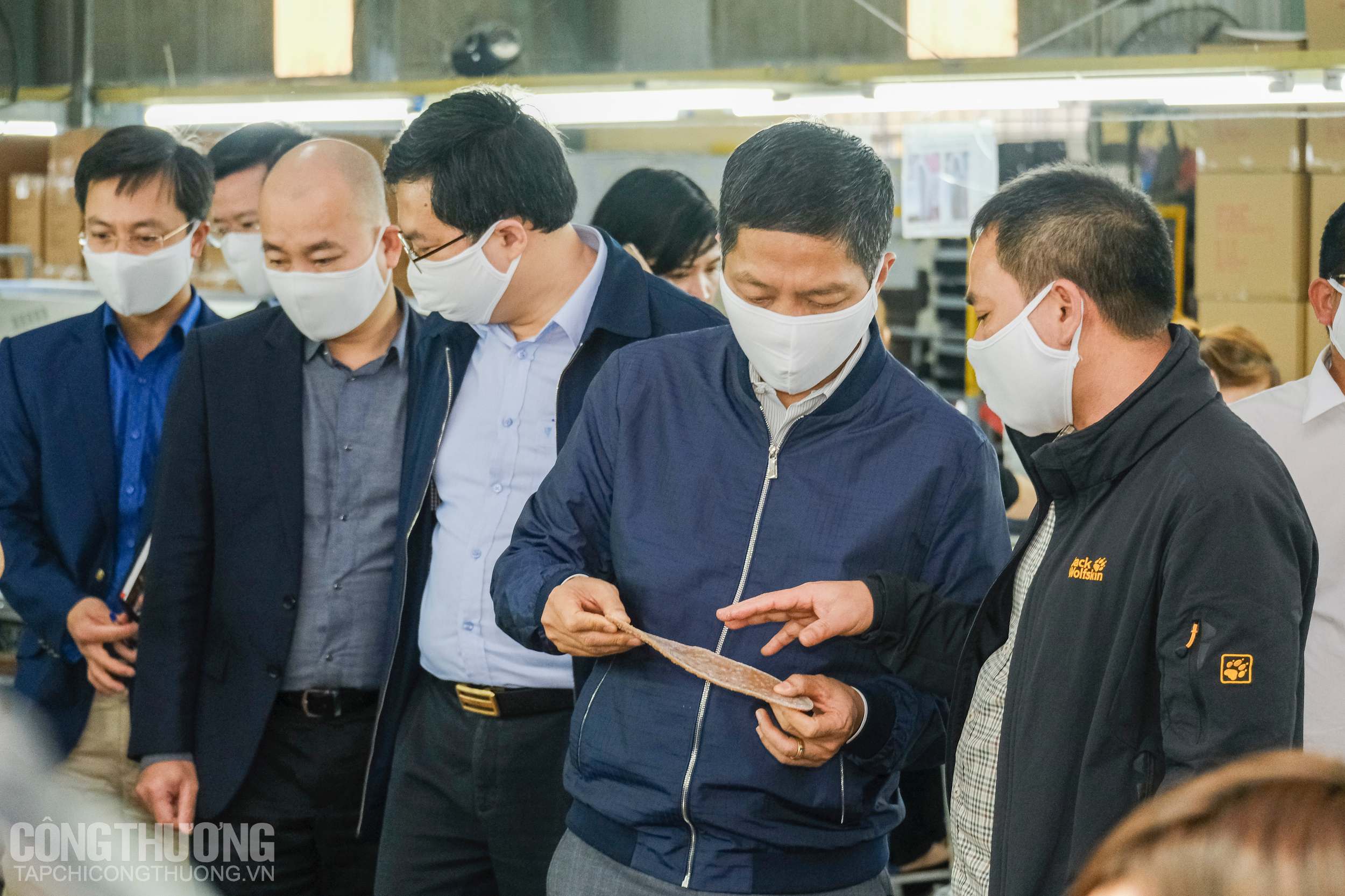 Đoàn công tác Bộ Công Thương làm việc tại Công ty TNHH Hóa dệt Hà Tây chiều 5/3/2020