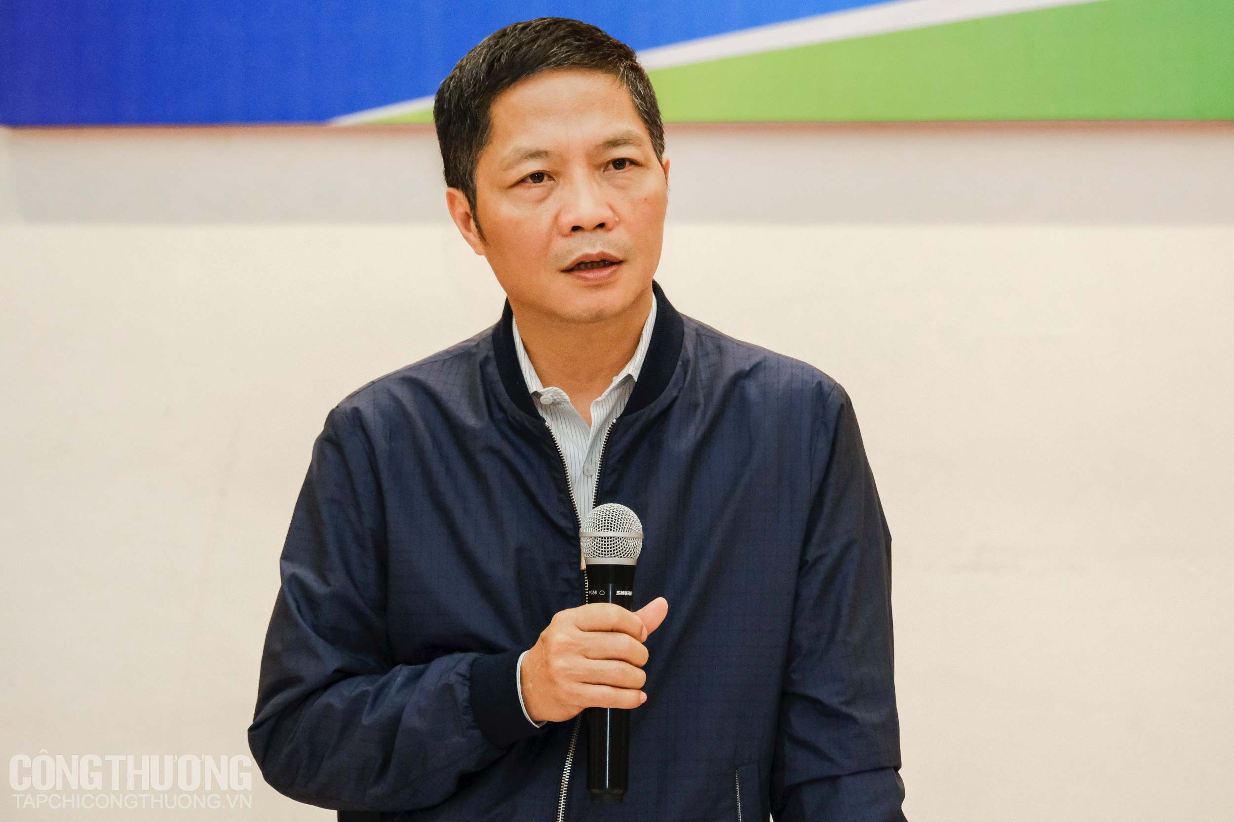 Nhằm ứng phó với dịch Covid-19, Bộ trưởng Trần Tuấn Anh đã tổ chức nhiều buổi làm việc với các đơn vị thuộc Bộ Công Thương để tìm giải pháp hỗ trợ doanh nghiệp kịp thời