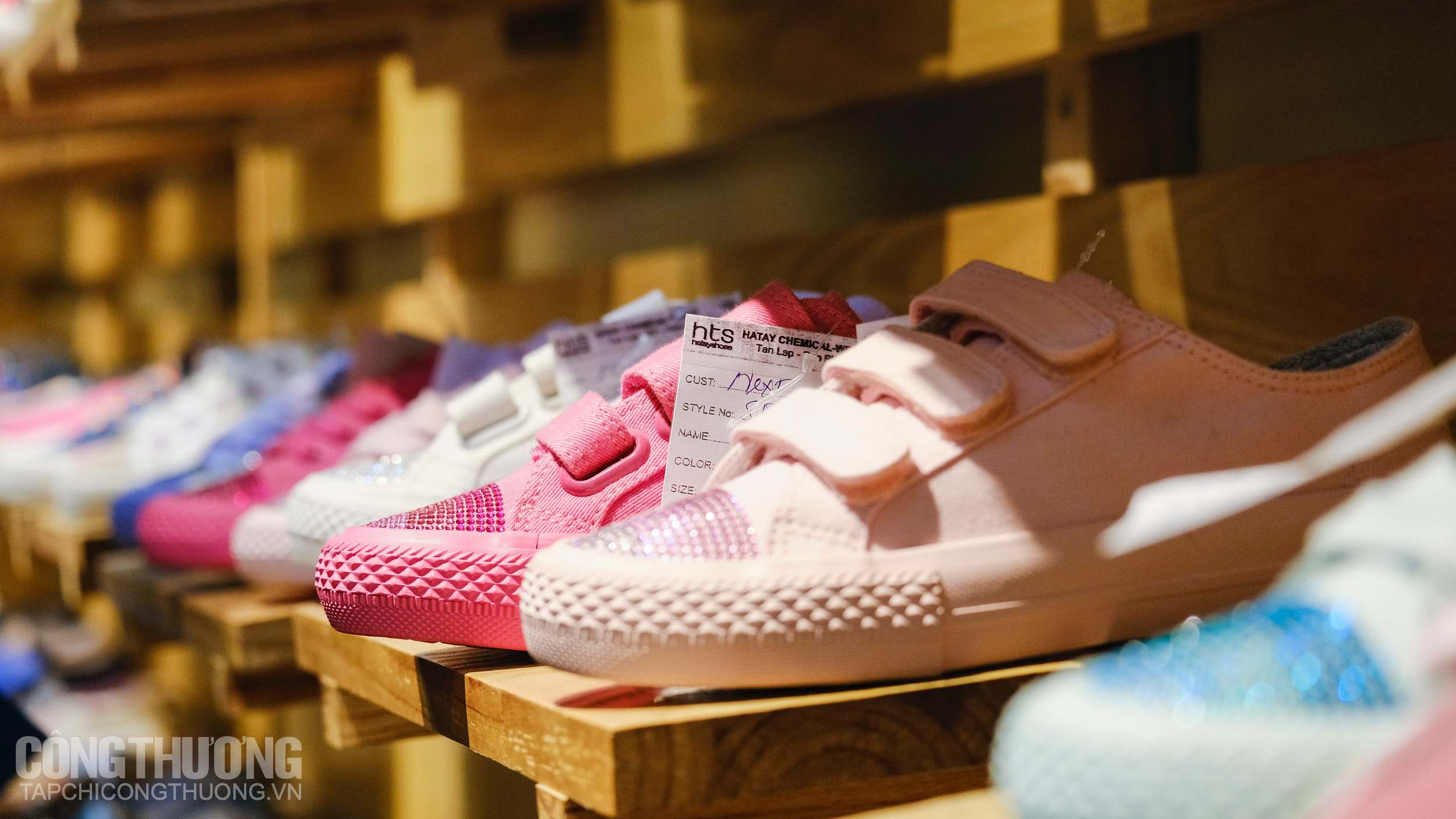 Sản xuất da giầy trong nước đón tin vui khi các nhà máy nguyên phụ liệu tại Trung Quốc đã dần mở cửa trở lại