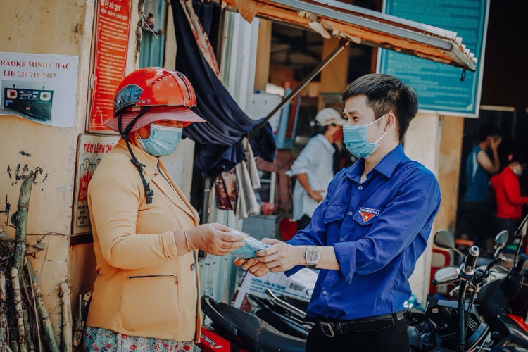 Đoàn Thanh niên Nhà máy Nhiệt điện Vĩnh Tân 4 phối hợp tuyên truyền phòng chống dịch Covid-19