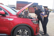 Nhiều mặt hàng nhập khẩu tăng cao, riêng ô tô giảm