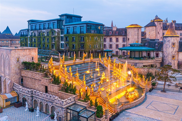 Sun World Ba Na Hills hóa xứ sở của những người khổng lồ Sun World Ba Na Hills hóa xứ sở của những người khổng lồ