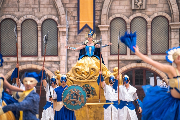 Sun World Ba Na Hills hóa xứ sở của những người khổng lồ Sun World Ba Na Hills hóa xứ sở của những người khổng lồ