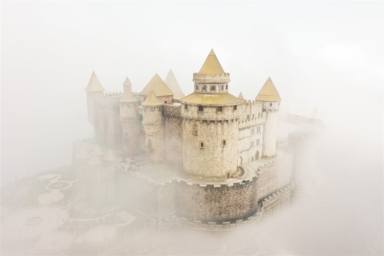 Sun World Ba Na Hills hóa xứ sở của những người khổng lồ Sun World Ba Na Hills hóa xứ sở của những người khổng lồ