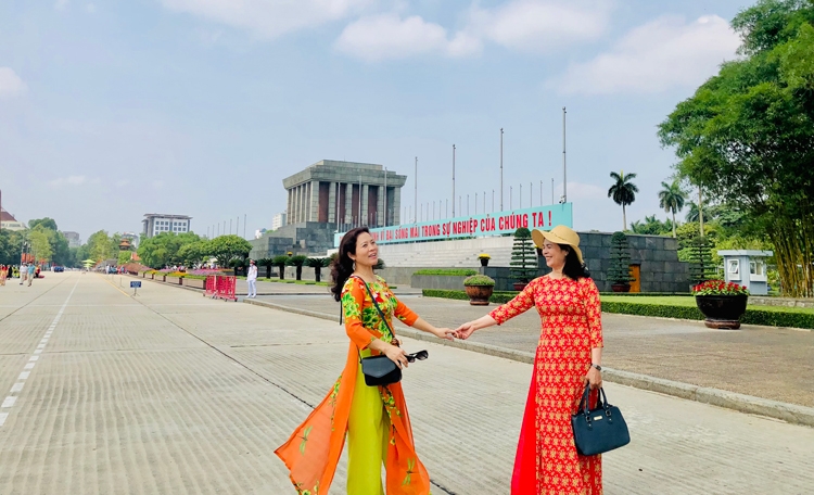 Người dân cả nước về Lăng viếng Chủ tịch Hồ Chí Minh Người dân cả nước về Lăng viếng Chủ tịch Hồ Chí Minh