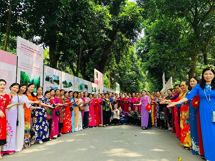 Người dân cả nước về Lăng kỷ niệm ngày sinh nhật Bác Người dân cả nước về Lăng kỷ niệm ngày sinh nhật Bác