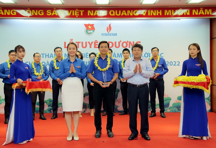 Đoàn Thanh niên tuổi trẻ PV GAS được tuyên dương thanh niên tiên tiến làm theo lời Bác Đoàn Thanh niên tuổi trẻ PV GAS được tuyên dương thanh niên tiên tiến làm theo lời Bác