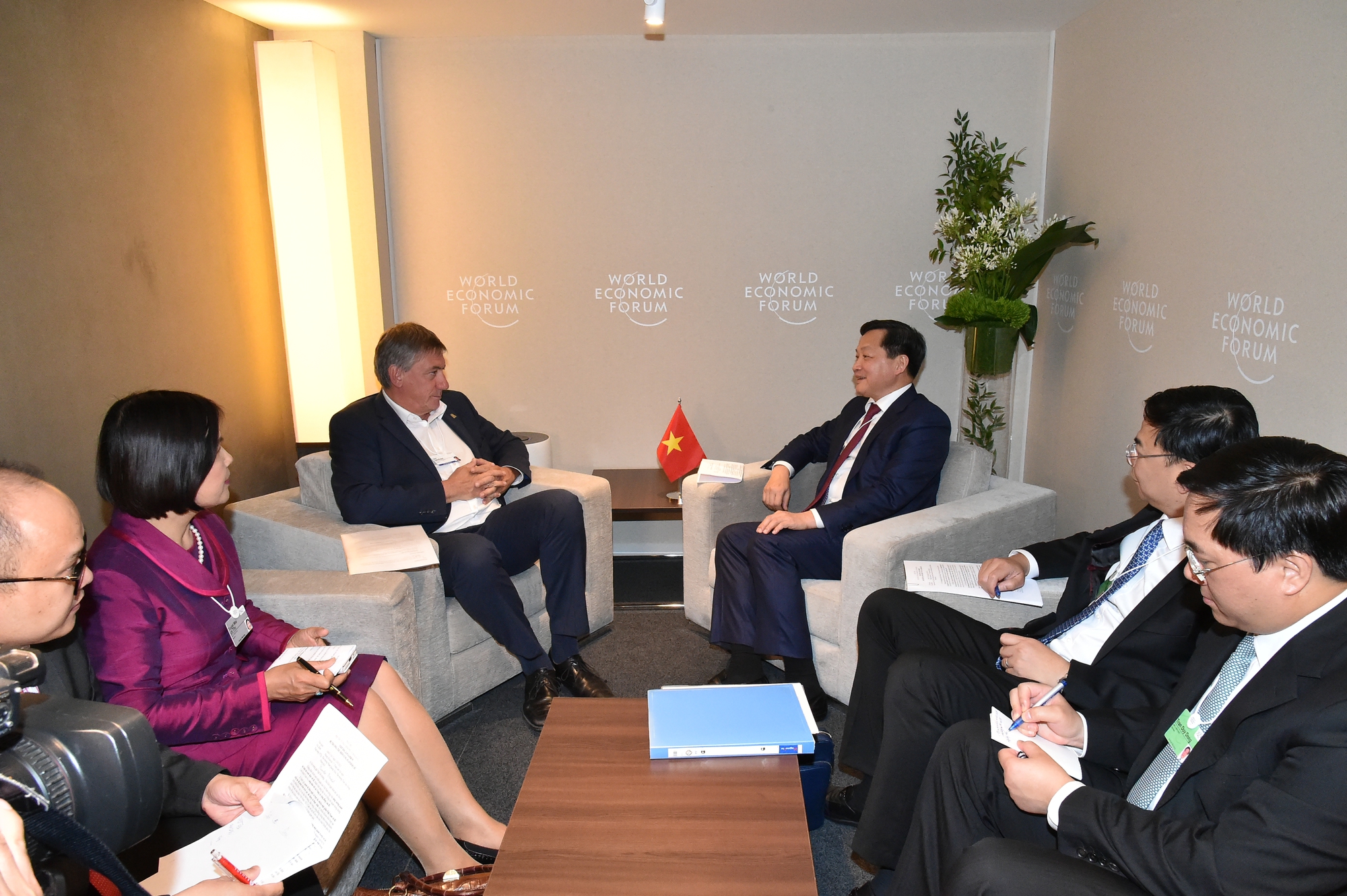 Phó Thủ tướng Lê Minh Khái: Tạo mọi điều kiện để các tổ chức, doanh nghiệp thúc đẩy phát triển kinh tế số - Ảnh 6. Phó Thủ tướng Lê Minh Khái: Tạo mọi điều kiện để các tổ chức, doanh nghiệp thúc đẩy phát triển kinh tế số - Ảnh 6.