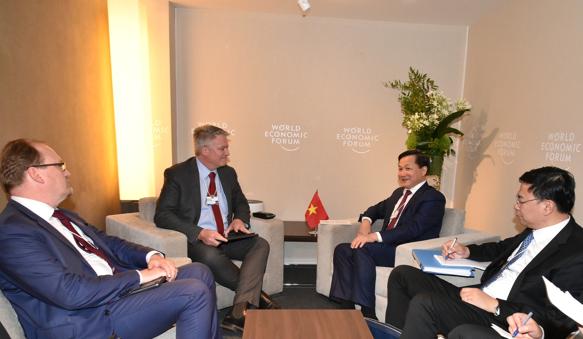 Phó Thủ tướng Lê Minh Khái: Tạo mọi điều kiện để các tổ chức, doanh nghiệp thúc đẩy phát triển kinh tế số - Ảnh 5. Phó Thủ tướng Lê Minh Khái: Tạo mọi điều kiện để các tổ chức, doanh nghiệp thúc đẩy phát triển kinh tế số - Ảnh 5.