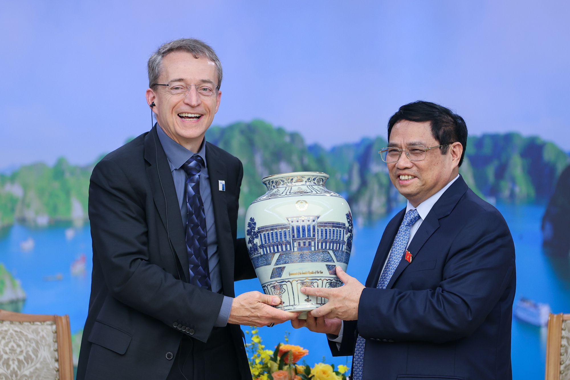 Giám đốc Intel: Chính phủ đã làm rất tốt trong đại dịch và Intel sẽ mở rộng đầu tư tại Việt Nam - Ảnh 2. Giám đốc Intel: Chính phủ đã làm rất tốt trong đại dịch và Intel sẽ mở rộng đầu tư tại Việt Nam - Ảnh 2.