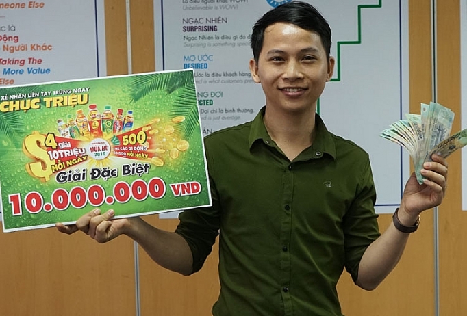 nguoi tieu dung lien tiep trung thuong chuc trieu khi uong number 1