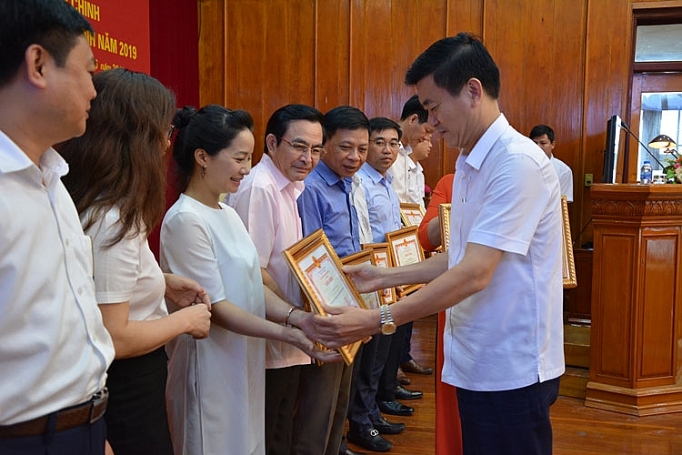 Hội nghị chuyên đề về công tác cải cách hành chính, cải thiện môi trường đầu tư kinh doanh tỉnh Yên Bái năm 2019 hoi nghi chuyen de ve cong tac cai cach hanh chinh cai thien moi truong dau tu kinh doanh tinh yen bai nam 2019