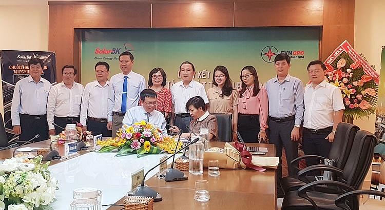 pc khanh hoa va tap doan solarbk hop tac phat trien dien mat troi thuong hieu viet