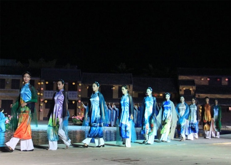 dac sac le hoi ao dai danh thang viet nam