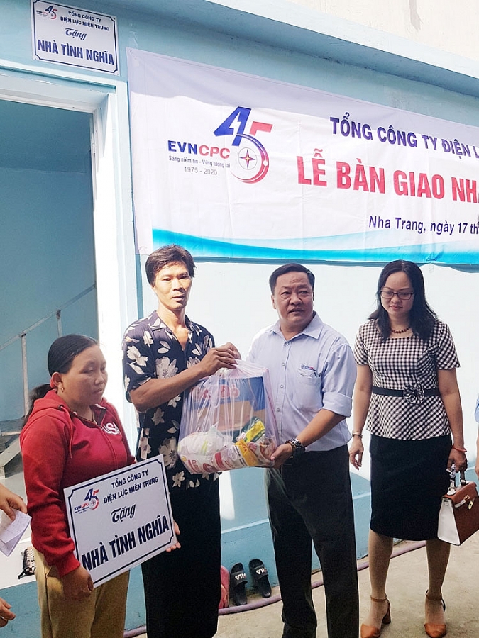 Tổng công ty Điện lực miền Trung trao 3 5 nhà tình nghĩa tại Khánh Hòa tong cong ty dien luc mien trung trao 35 nha tinh nghia tai khanh hoa
