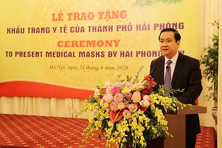 tp hai phong trao tang 1 trieu chiec khau trang y te cho mot so nuoc tren the gioi