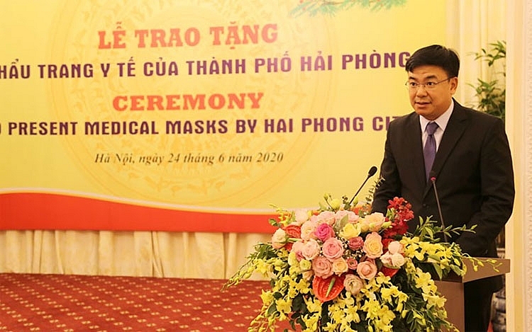 tp hai phong trao tang 1 trieu chiec khau trang y te cho mot so nuoc tren the gioi