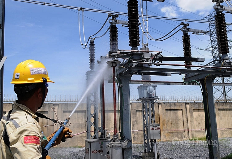 Giảm nhiệt độ cho các MBA do nắng nóng nhờ làm mát cưỡng bức bằng hệ thống bơm tuần hoàn giam nhiet do cho cac mba do nang nong nho lam mat cuong buc bang he thong bom tuan hoan