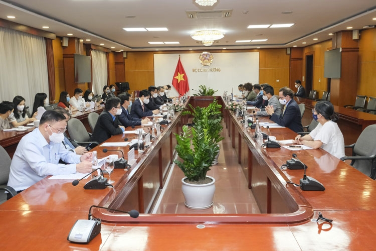 Bộ trưởng Nguyễn Hồng Diên tiếp xã giao Đại sứ, Trưởng Phái đoàn Liên minh châu Âu tại Việt Nam