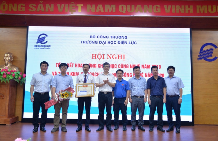 Trường Đại học Điện lực: Nâng cao chất lượng đào tạo thông qua hoạt động nghiên cứu khoa học Trường Đại học Điện lực: Nâng cao chất lượng đào tạo thông qua hoạt động nghiên cứu khoa học
