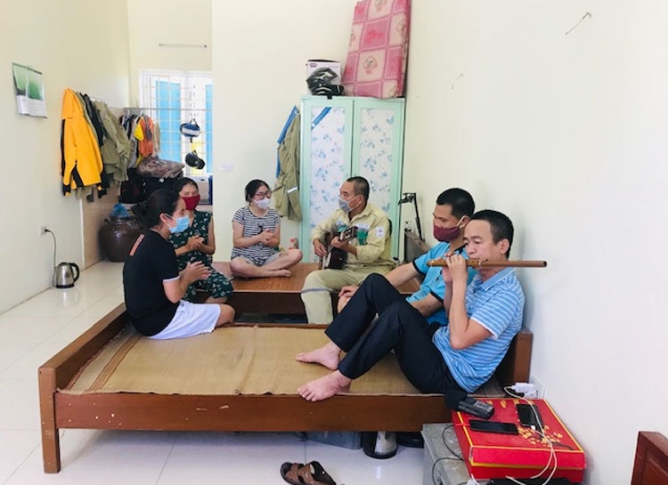 “Lặng lẽ” những người lính truyền tải điện