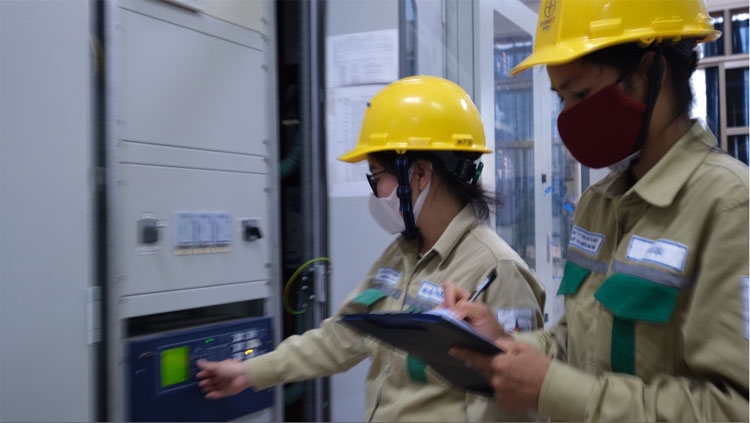 “Lặng lẽ” những người lính truyền tải điện