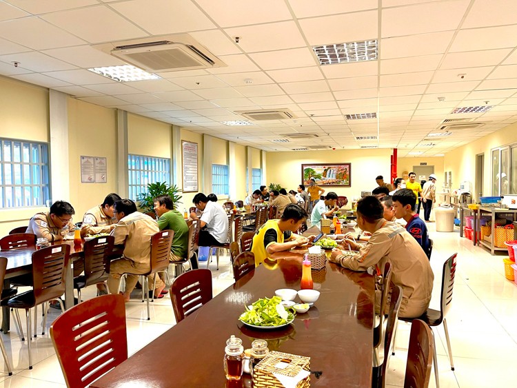 Những bữa tiệc bình dân tại Nhà máy nhiệt điện Vĩnh Tân 4 Những bữa tiệc bình dân tại Nhà máy nhiệt điện Vĩnh Tân 4