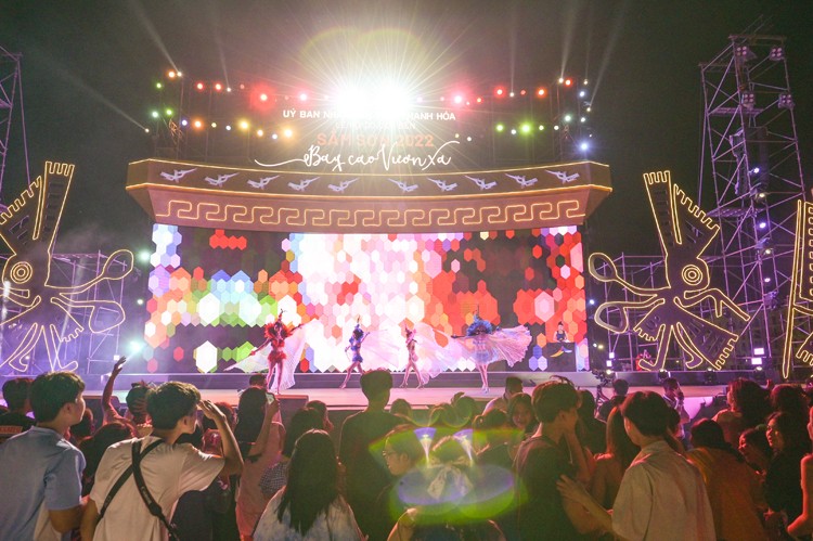 Nồng nhiệt và sâu lắng trong đêm nghệ thuật Sun Fest thứ 9 với chủ đề nhạc Bolero Nồng nhiệt và sâu lắng trong đêm nghệ thuật Sun Fest thứ 9 với chủ đề nhạc Bolero
