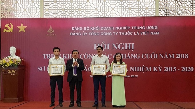 Vinataba: Bức tranh sáng trong công tác xây dựng Đảng dang bo vinataba buc tranh sang trong cong tac xay dung dang