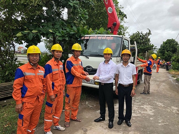 PC Quảng Ninh đảm bảo cung cấp điện ổn định mùa nắng nóng và mưa bão pc quang ninh dam bao cung cap dien on dinh mua nang nong va mua bao