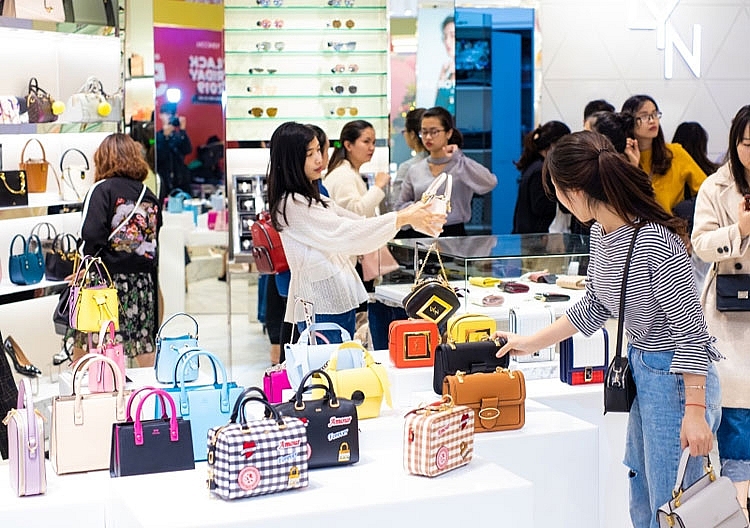 Lễ hội mua sắm Đỏ Việt Nam 2020 là cơ hội vàng để sắm những món đồ hàng hiệu với giá tốt nhất 3955 vincom 2