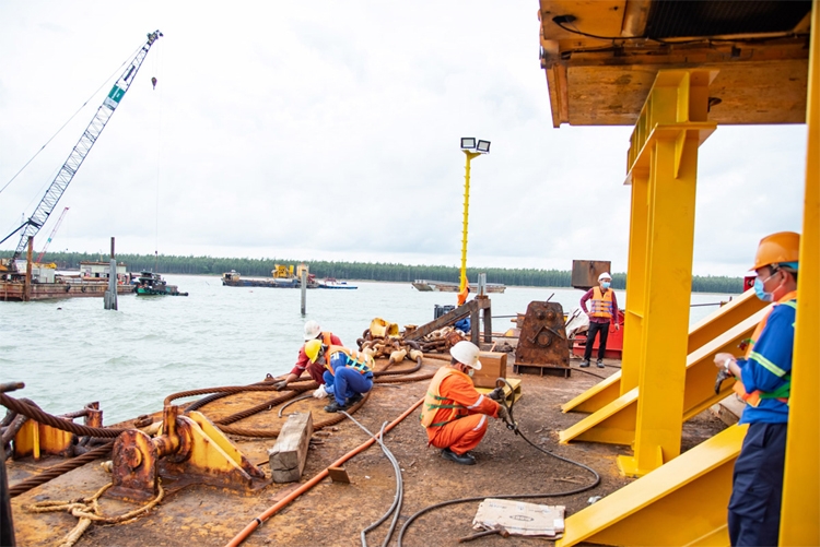 Nhà máy điện gió Đông Hải 1 với mức đầu tư gần 5.000 tỷ đồng đang thành hình