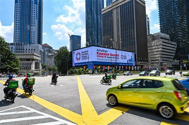 ADB giam du bao tang truong kinh te chau A do dich COVID-19 hinh anh 1