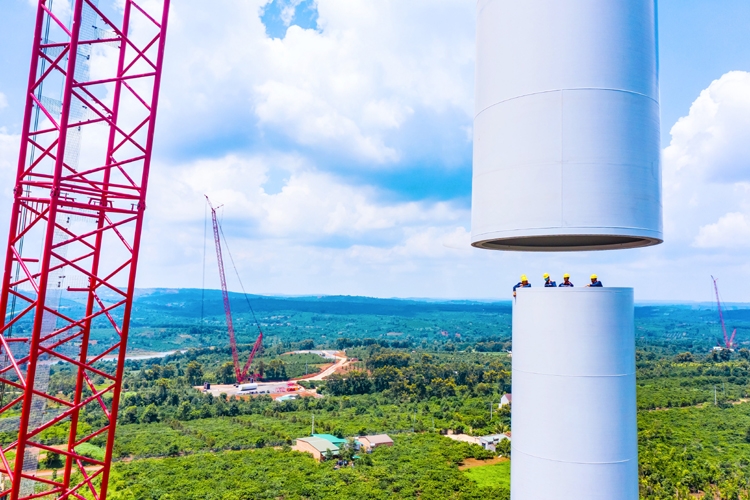Hành trình gian nan của đoàn siêu trường siêu trọng khi thực hiện dự án điện gió