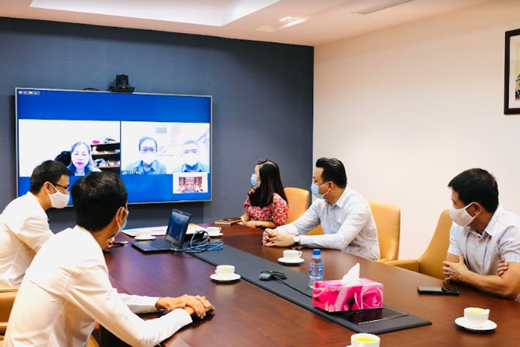 Bảo hiểm PVI trao tặng 1 tỷ đồng cho cán bộ y tế tuyến đầu chống dịch Bảo hiểm PVI trao tặng 1 tỷ đồng cho cán bộ y tế tuyến đầu chống dịch