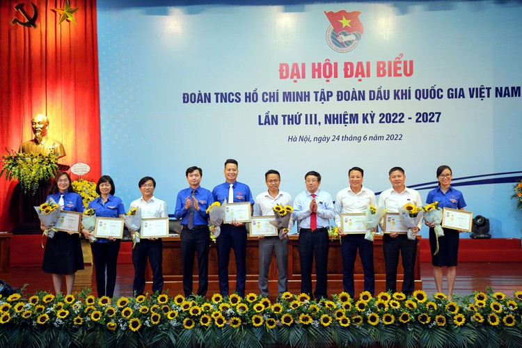 Đoàn Thanh niên PV GAS nhận khen thưởng tại Đại hội đại biểu Đoàn Thanh niên Tập đoàn lần thứ III Đoàn Thanh niên PV GAS nhận khen thưởng tại Đại hội đại biểu Đoàn Thanh niên Tập đoàn lần thứ III