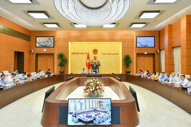 UBTVQH thông qua Nghị quyết giảm thuế bảo vệ môi trường đối với xăng, dầu, mỡ nhờn - Ảnh 1.