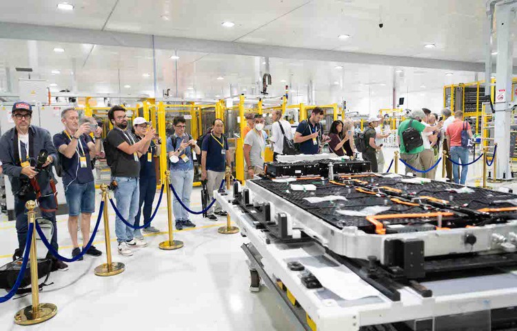 Khách hàng châu Âu: VinFast sẽ là “tay chơi” có hạng trong sân chơi mới