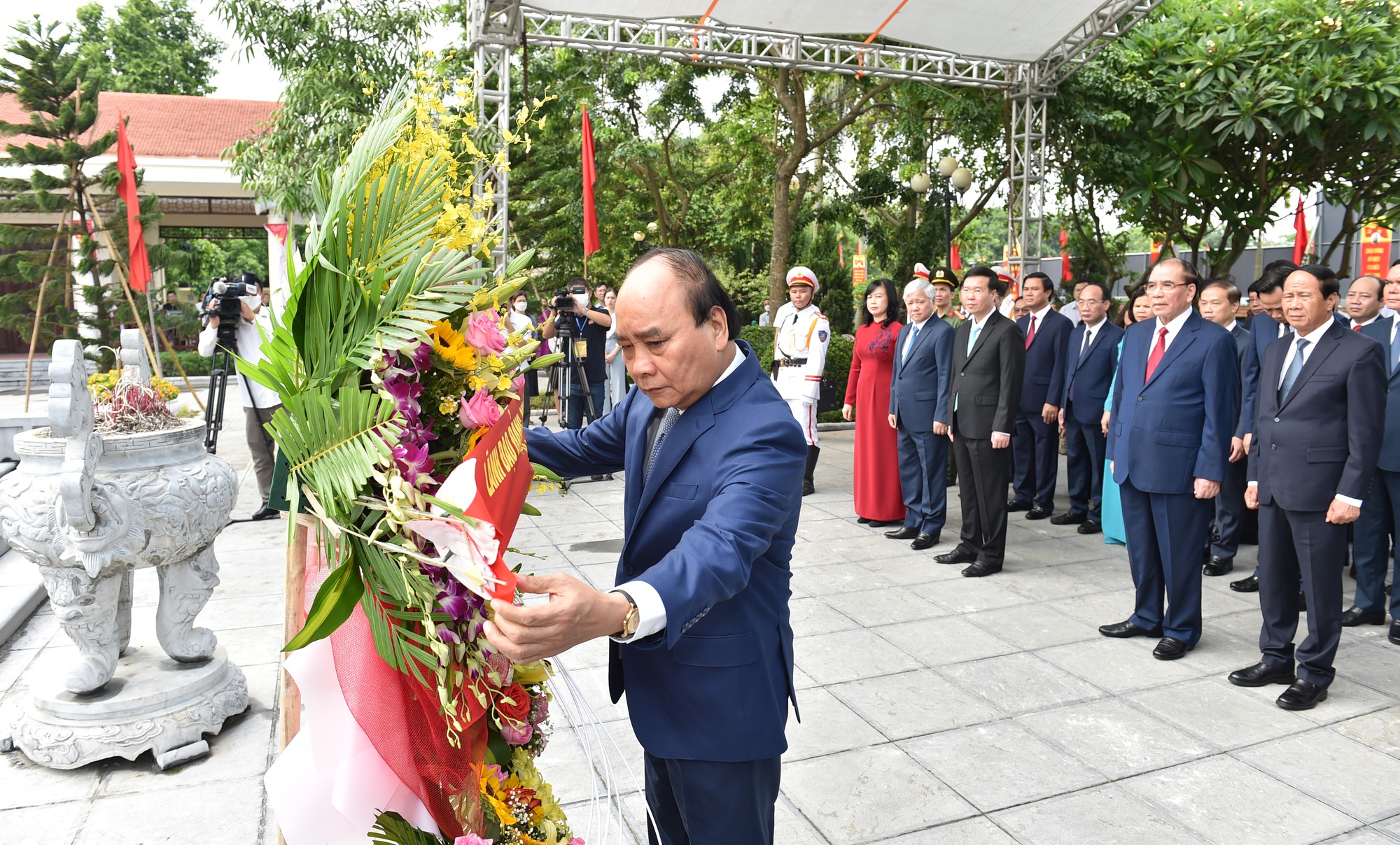 Chủ tịch nước dự lễ kỷ niệm 110 năm ngày sinh Tổng Bí thư Nguyễn Văn Cừ - Ảnh 2. Chủ tịch nước dự lễ kỷ niệm 110 năm ngày sinh Tổng Bí thư Nguyễn Văn Cừ - Ảnh 2.