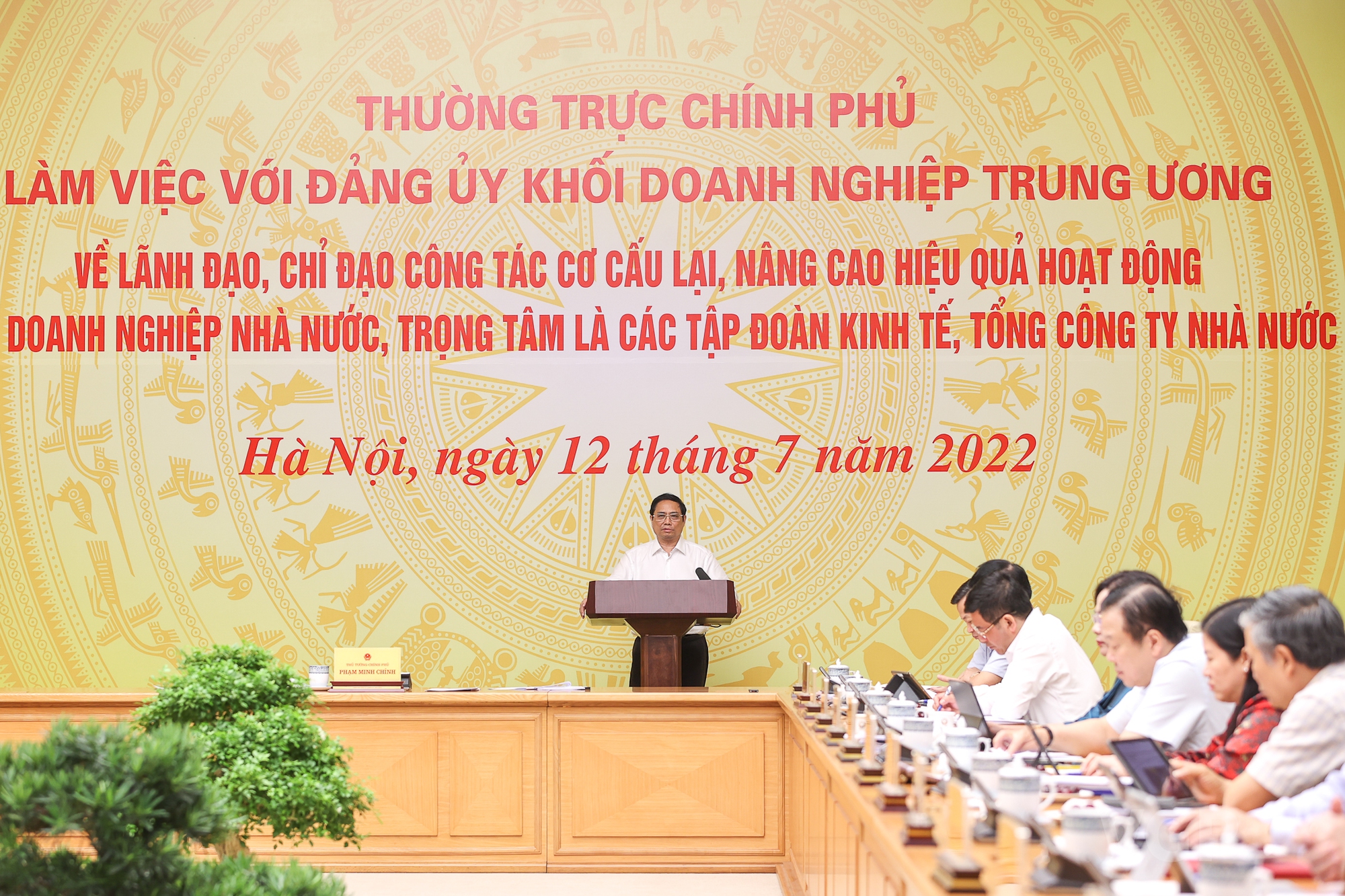 Thủ tướng: Các DNNN phải góp phần quan trọng xây dựng nền kinh tế độc lập, tự chủ và ổn định kinh tế vĩ mô - Ảnh 4. Thủ tướng: Các DNNN phải góp phần quan trọng xây dựng nền kinh tế độc lập, tự chủ và ổn định kinh tế vĩ mô - Ảnh 4.