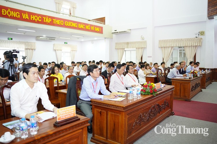 Tỉnh Hậu Giang đẩy mạnh "2 nhanh, 3 tốt" để thu hút phát triển công nghiệp Tỉnh Hậu Giang đẩy mạnh "2 nhanh, 3 tốt" để thu hút phát triển công nghiệp