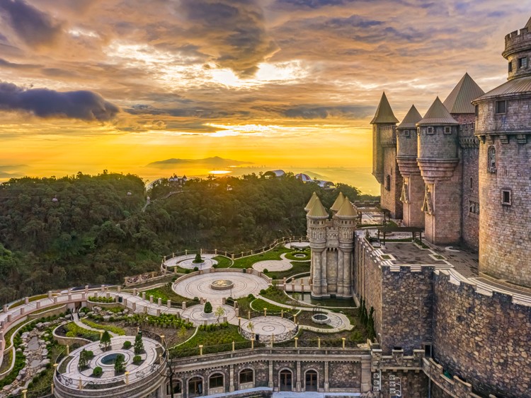 Khám phá những bí mật tại Lâu đài Mặt trăng trên đỉnh Bà Nà Hills Khám phá những bí mật tại Lâu đài Mặt trăng trên đỉnh Bà Nà Hills