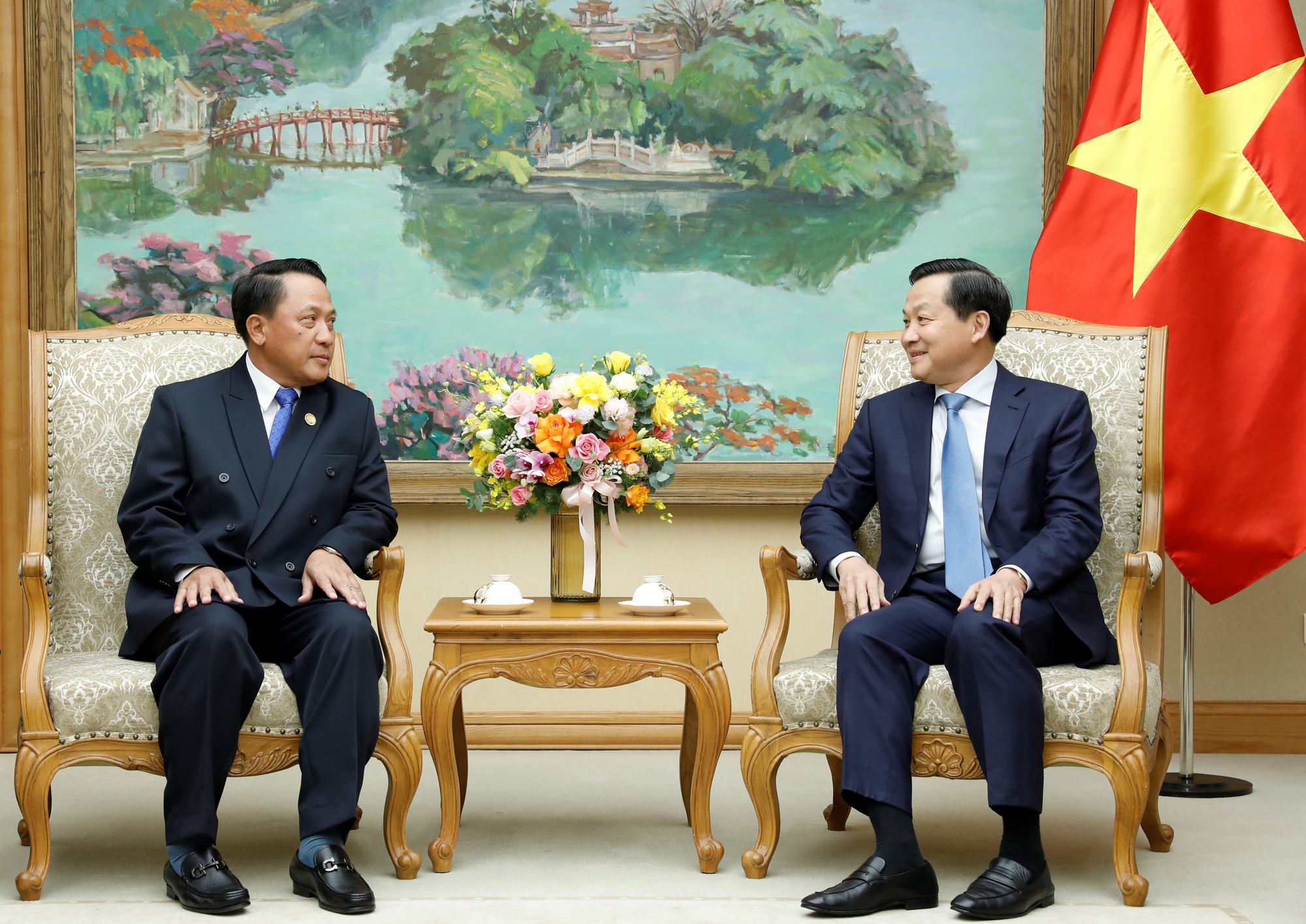 Phó Thủ tướng Lê Minh Khái tiếp Bộ trưởng Tài chính Lào - Ảnh 2. Phó Thủ tướng Lê Minh Khái tiếp Bộ trưởng Tài chính Lào - Ảnh 2.