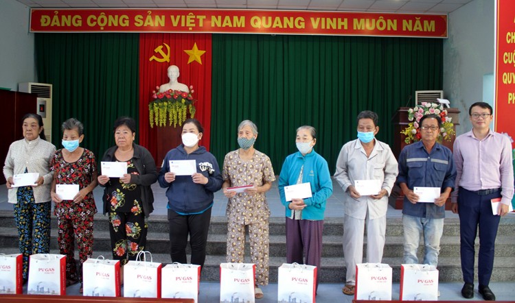 Các đơn vị PV GAS tổ chức nhiều hoạt động tri ân nhân kỷ niệm 75 năm Ngày Thương binh – Liệt sĩ Các đơn vị PV GAS tổ chức nhiều hoạt động tri ân nhân kỷ niệm 75 năm Ngày Thương binh – Liệt sĩ