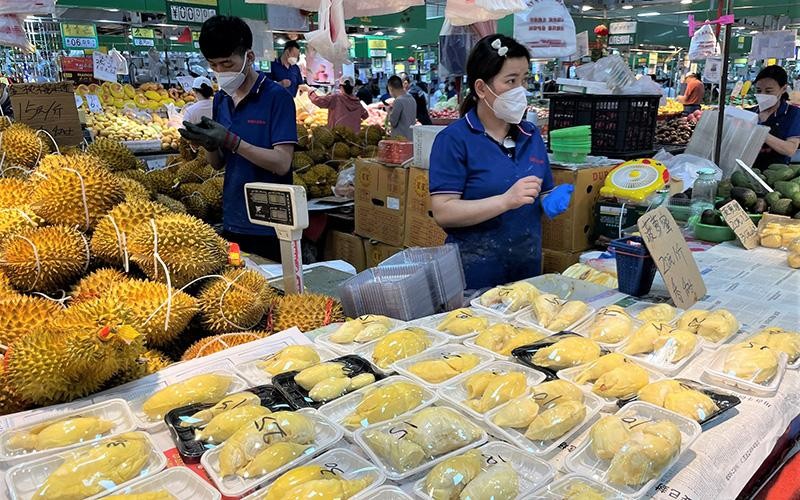 Sầu riêng được bày bán tại một siêu thị ở Bắc Kinh, Trung Quốc. 