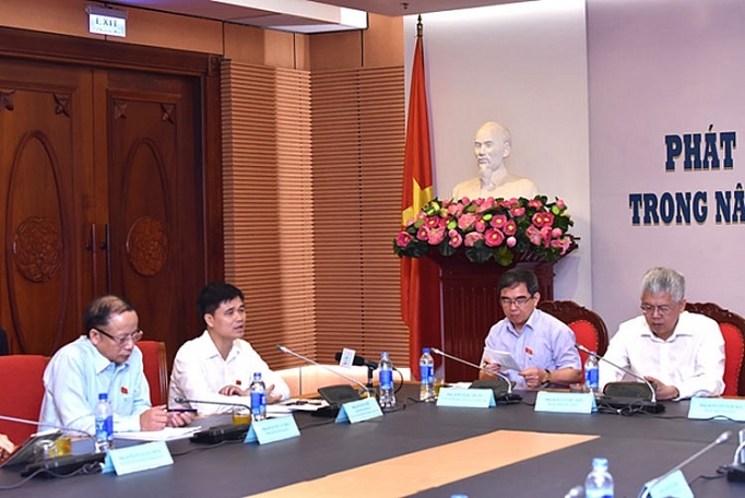 Doanh nghiệp muốn phát triển được phải đầu tư mạnh vào công nghệ doanh nghiep muon phat trien duoc phai dau tu manh vao cong nghe