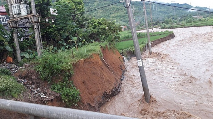 luoi dien cua son la bi anh huong do mua lon keo dai