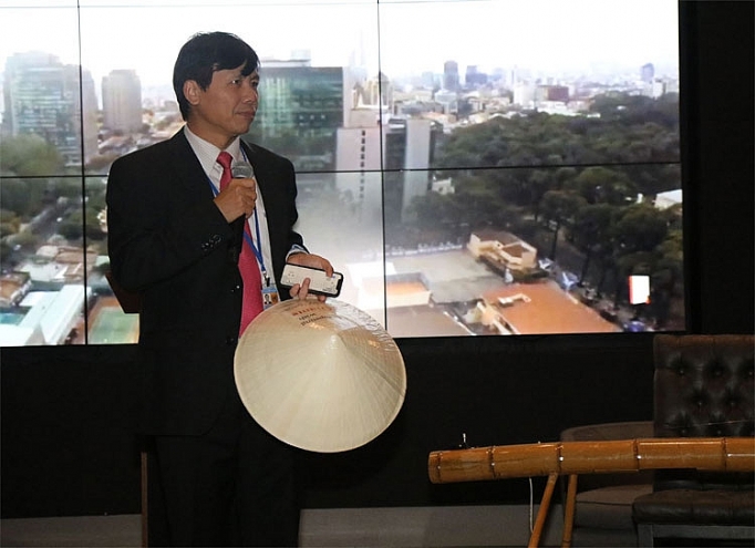 forbesbooks ra mat tai my cuon sach dau tien cua mot doanh nhan viet nam